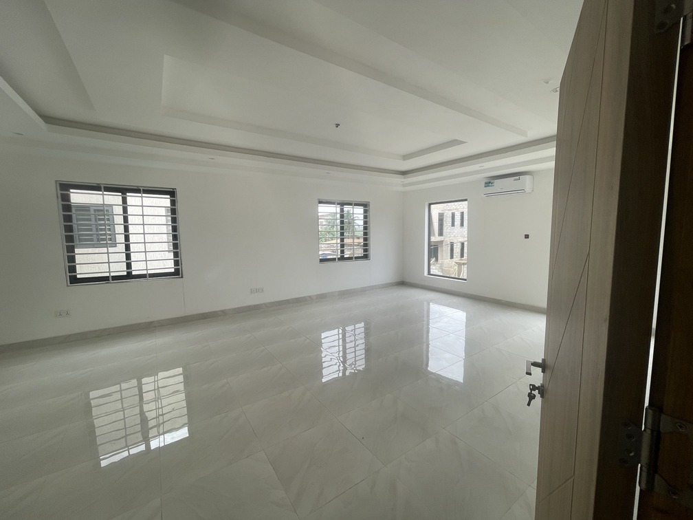Luxurious 4-Bedroom House in Ogbojo, Accra