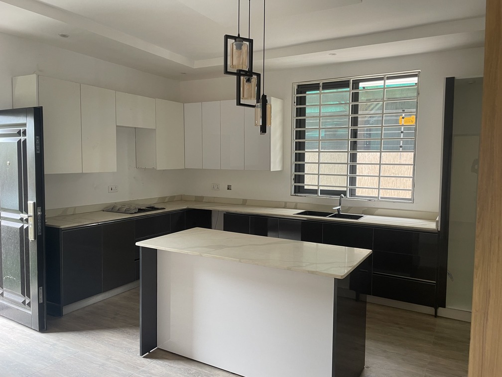 Luxurious 4-Bedroom House in Ogbojo, Accra