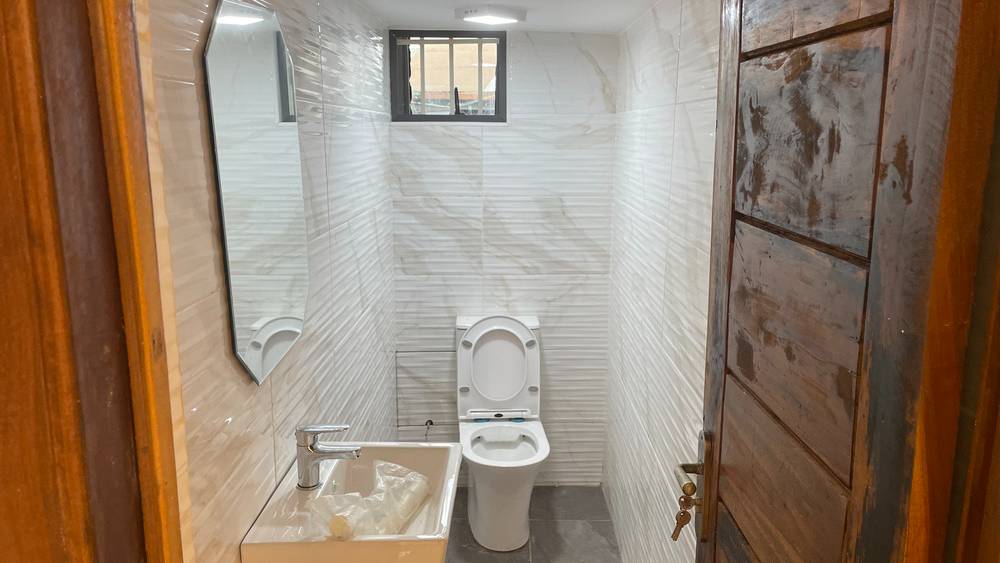 Luxurious 4-Bedroom Houses with Pool in Ogbojo St. Peters, Accra