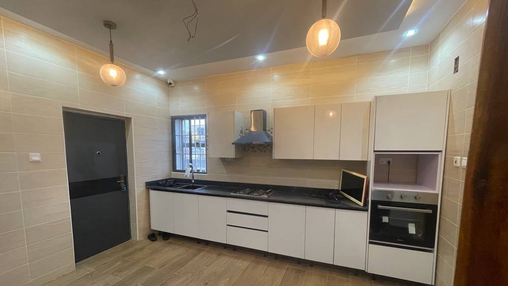 Luxurious 4-Bedroom Houses with Pool in Ogbojo St. Peters, Accra