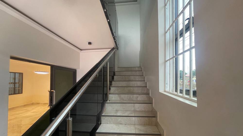 Luxurious 4-Bedroom Houses with Pool in Ogbojo St. Peters, Accra