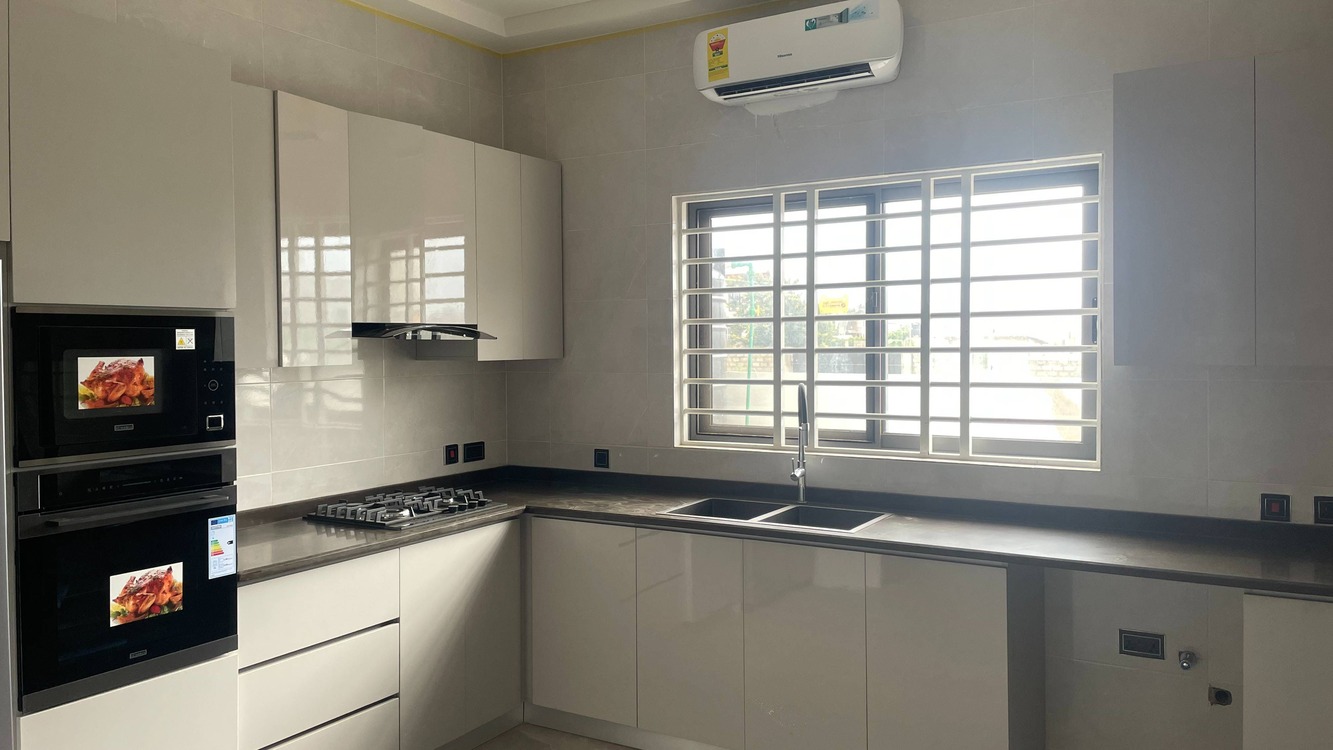 Beautiful 4-Bedroom House in Ogbojo, Accra