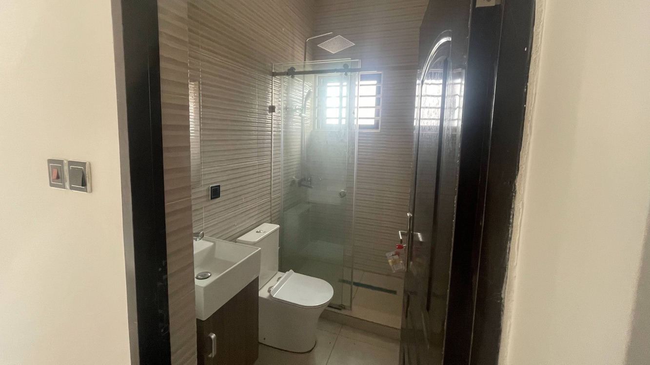 Beautiful 4-Bedroom House in Ogbojo, Accra