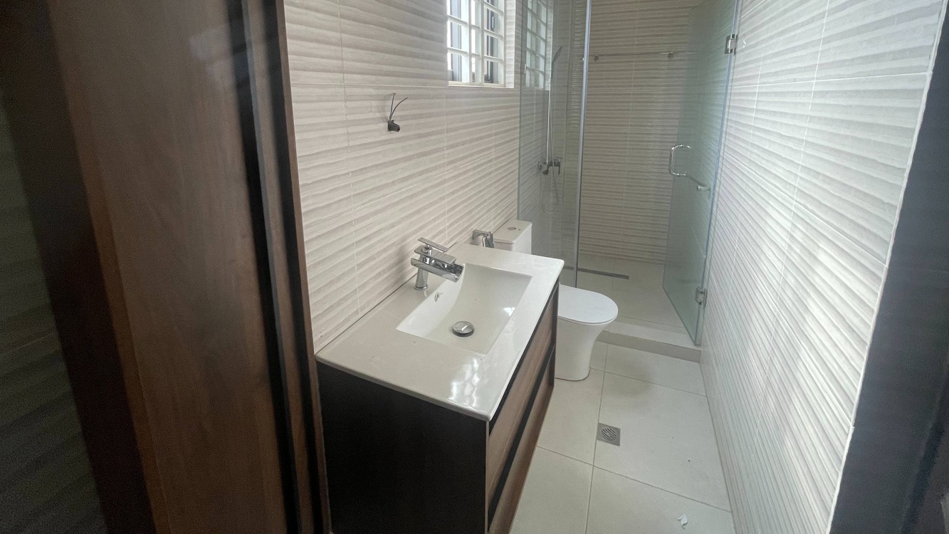 Beautiful 4-Bedroom House in Ogbojo, Accra